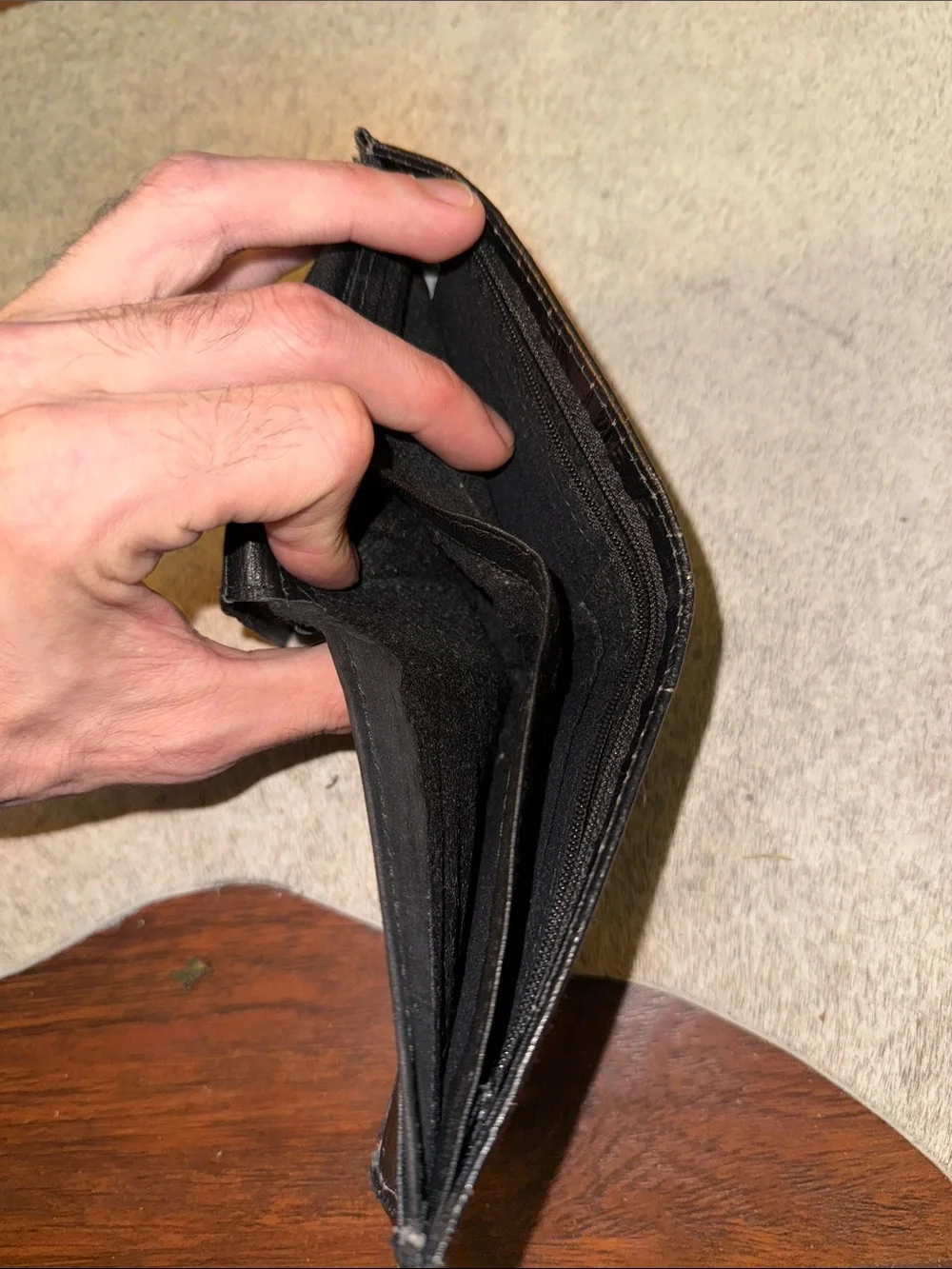 Men's Black Genuine Leather Ostrich Embossed Bifold Wallet